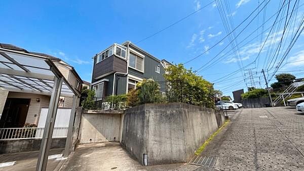 《前面道路》　■落ち着いた住環境です。
