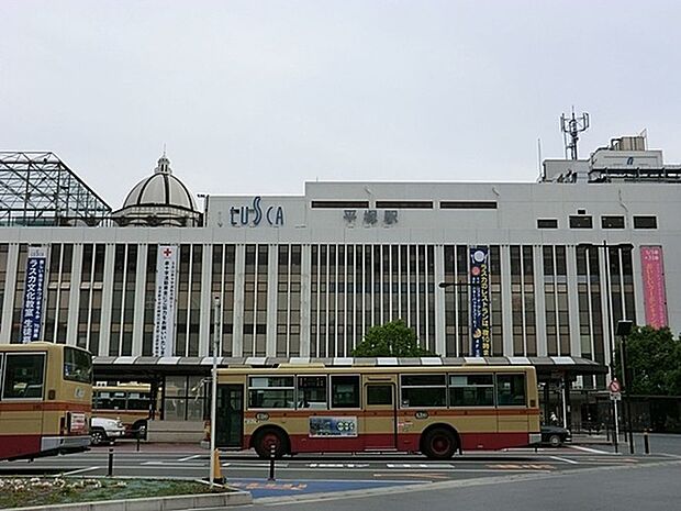JR平塚駅まで1660m、東京や横浜、新宿などに直通する快速や特急が多数停車する東海道本線の主要駅。大型商業施設や自然もあり、住みやすく便利な駅。