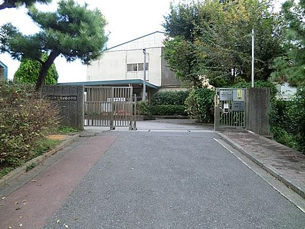 横浜市立芹が谷小学校まで709m