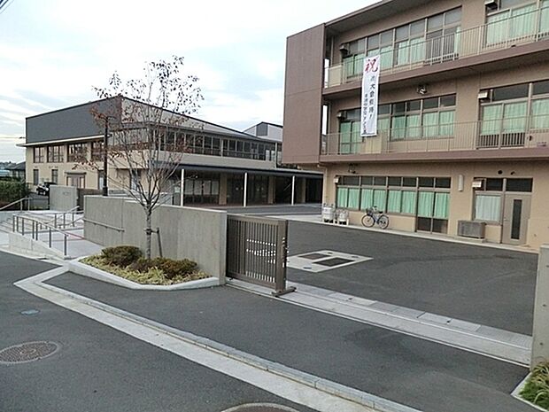 横浜市立早渕中学校まで1075m