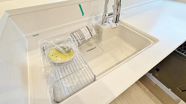《キッチン》 ■人工大理石製シンク。幅と奥行きがありますので、食器洗時のストレスも減りそうです。