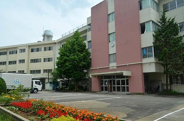 逗子市立久木中学校まで1565m