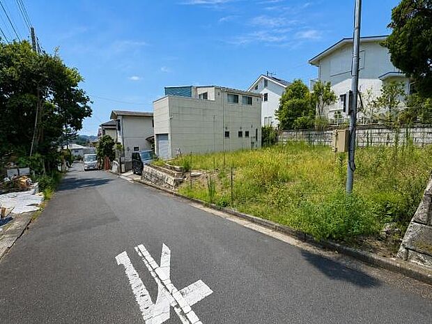 《外観》　■豊かな光が照らすこの場所は、たわいもない会話を楽しみ、ゆったりとした時間を過ごす場所。家族の日常が刻まれる大切な空間です。