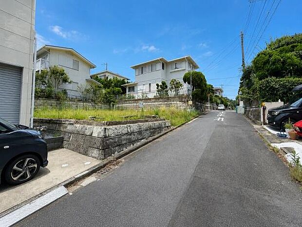 《前面道路》 「空」×「光」×「風」。開放感を具現化したような現地は、まさに「永住の地」としての選択肢です。