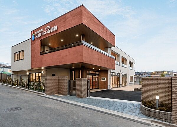 名瀬いちい保育園まで795m、園周辺には名瀬の森や名瀬川、たくさんの公園があり、住宅街にありながら身近な自然と親しむことができます。