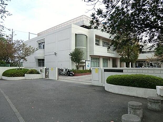 横浜市立釜利谷中学校まで1712m