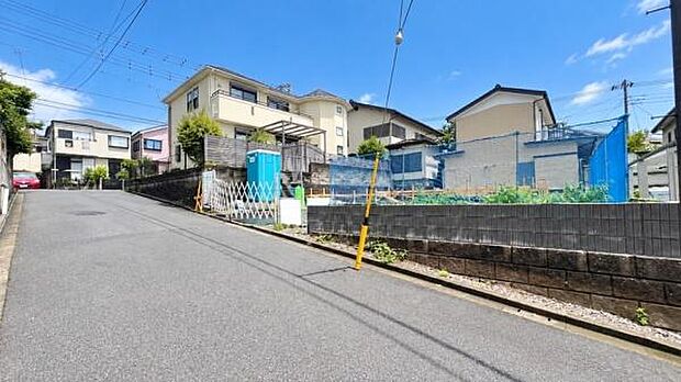 《前面道路》 ■「空」×「光」×「風」。開放感を具現化したような現地は、まさに「永住の地」としての選択肢です。