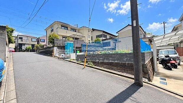 《外観》 豊かな光が照らすこの場所は、たわいもない会話を楽しみ、ゆったりとした時間を過ごす場所。家族の日常が刻まれる大切な空間です。
