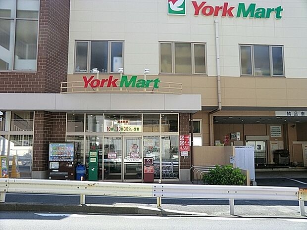 ヨークマート妙蓮寺店まで397m、イトーヨーカドー系列の食品に特化したスーパー。お料理レシピが配布されたり、レシピに必要な食材もそろいます。