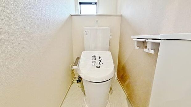 《トイレ》　清潔感のある落ち着いたトイレ。