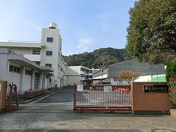 横浜市立義務教育学校西金沢学園(中学校)まで488m
