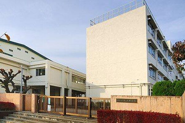 世田谷区立北沢中学校まで4604m