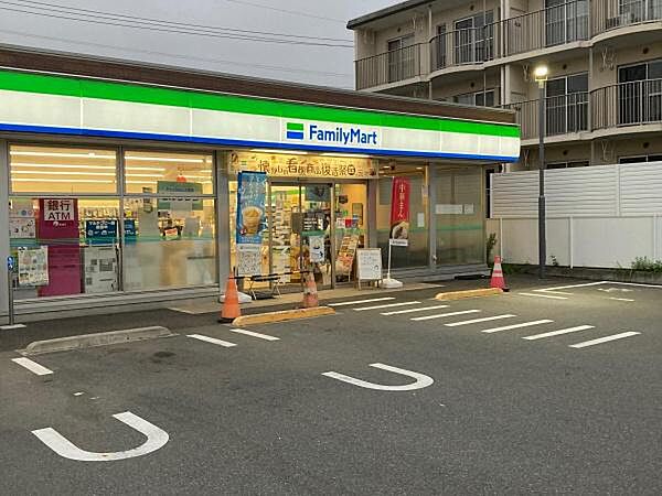 ファミリーマート日限山四丁目店まで1821m