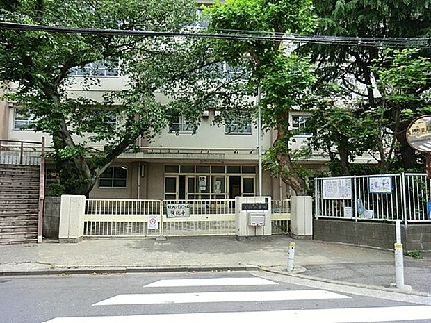川崎市立玉川小学校まで693m