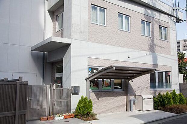 アスク平間保育園まで538m、延長保育は標準時間認定のお子様18:01〜20:00、短時間認定のお子様7:00〜8:59 / 17:01〜20:00