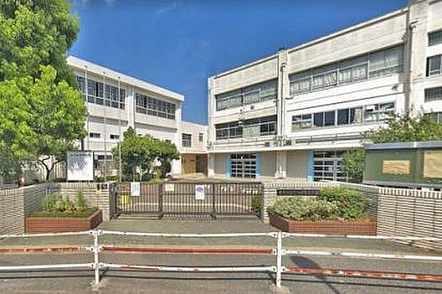 横浜市立六つ川台小学校まで657m