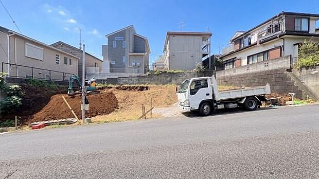 《前面道路》 ■落ち着いた住環境です。