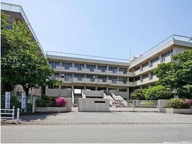 座間市立入谷小学校まで1352m