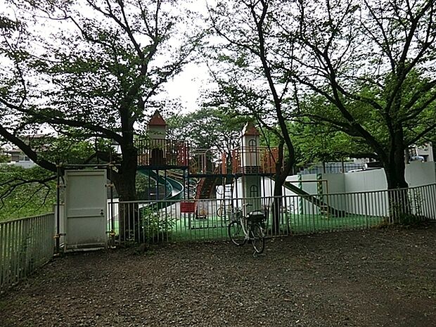 やなせ幼稚園まで185m、子どもの気持ちを大切にした教育を行っています。見る力、聞く力、考える力、優しい心を育てます。
