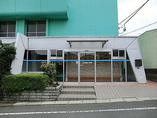 座間小児科診療所まで957m、50年以上続く同院は、親子2世代、3世代で通院する患者も多く、長く地域に愛されているクリニック