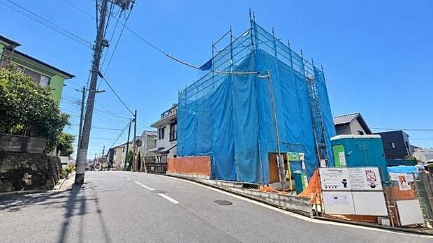 《外観》 豊かな光が照らすこの場所は、たわいもない会話を楽しみ、ゆったりとした時間を過ごす場所。家族の日常が刻まれる大切な空間です。