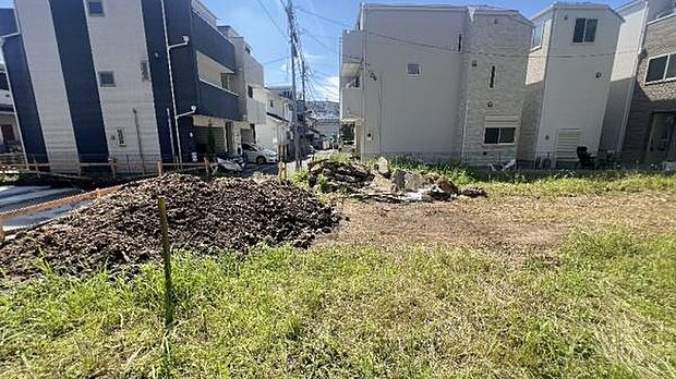 《前面道路》 ■「空」×「光」×「風」。開放感を具現化したような現地は、まさに「永住の地」としての選択肢です。