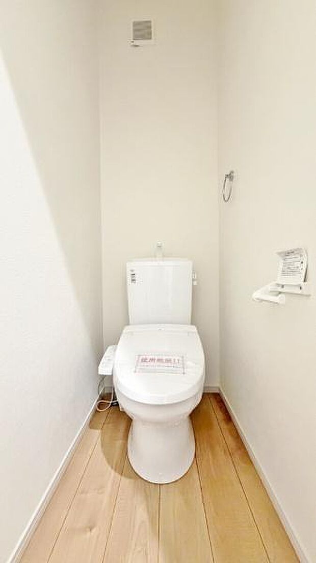 《トイレ》 清潔感のある落ち着いたトイレ。