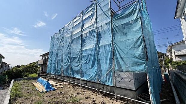 《外観》 豊かな光が照らすこの場所は、たわいもない会話を楽しみ、ゆったりとした時間を過ごす場所。家族の日常が刻まれる大切な空間です。