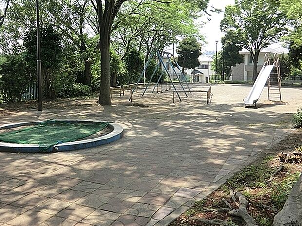 新桜ケ丘第四公園まで709m、新桜ケ丘第2バス停下車、徒歩約4分