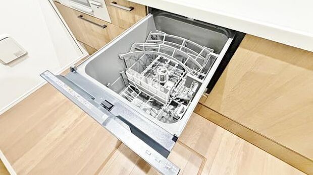 《食器洗い乾燥機》■食事後もゆっくり過ごせる食器洗い乾燥機を設置。手洗いよりもキレイに洗え、節水にもなります。