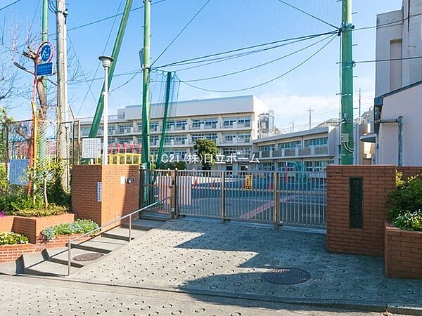 横浜市立市ケ尾小学校まで602m