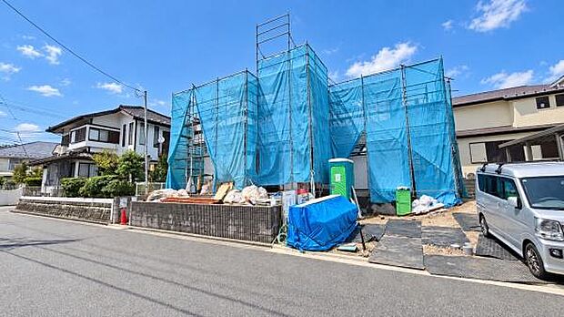 《外観》　一戸建ての多いエリア、静かで落ち着いた雰囲気。シンプルで美しいフォルム空気までクリーンになるような佇まい。心地よいライフスタイルが実現できるそんな予感。