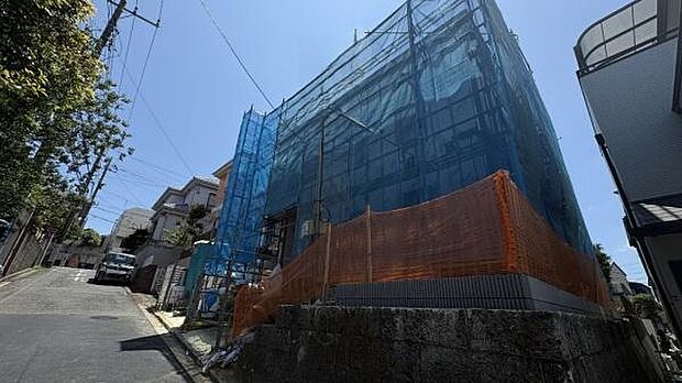 《現地》　青い空と白い雲、気分が晴れる場所がここにあります。