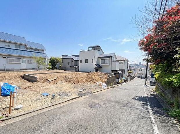 《現地》　青い空と白い雲、気分が晴れる場所がここにあります。