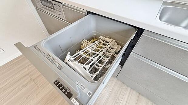《食器洗い乾燥機》■食事後もゆっくり過ごせる食器洗い乾燥機を設置。手洗いよりもキレイに洗え、節水にもなります。