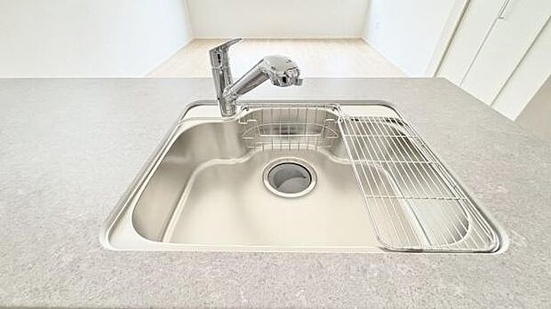 《ダイニングキッチン》 ■会話を楽しみながら食事を味わう。一緒にいる時間が楽しい空間。カフェにいるような気分で毎日を過ごしたい。家族でいる時間を柔らかに包み込むインテリア。