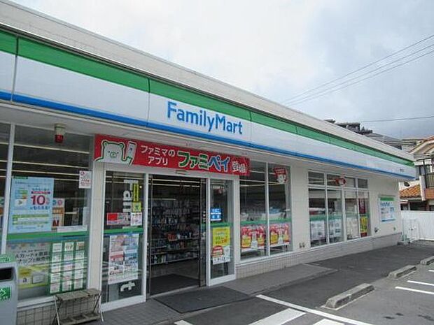 ファミリーマート鶴見荒立店まで693m