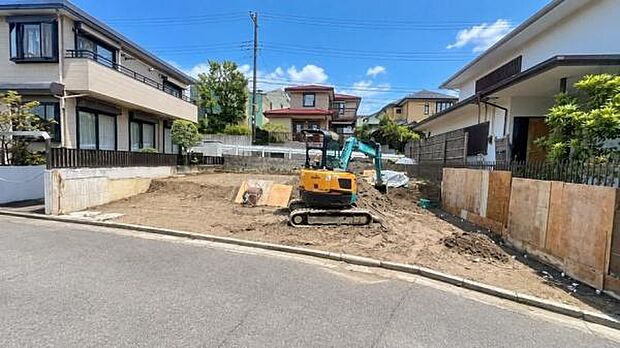 《外観》 豊かな光が照らすこの場所は、たわいもない会話を楽しみ、ゆったりとした時間を過ごす場所。家族の日常が刻まれる大切な空間です。
