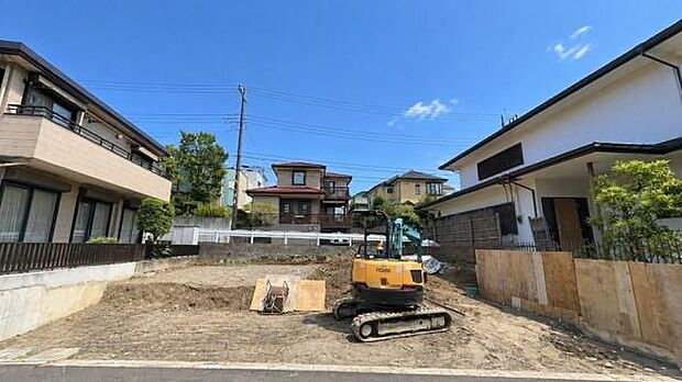 《前面道路》 ■「空」×「光」×「風」。開放感を具現化したような現地は、まさに「永住の地」としての選択肢です。