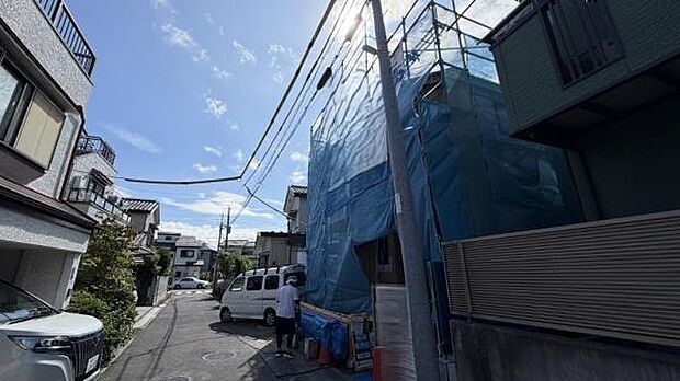 《外観》　豊かな光が照らすこの場所は、たわいもない会話を楽しみ、ゆったりとした時間を過ごす場所。家族の日常が刻まれる大切な空間です。