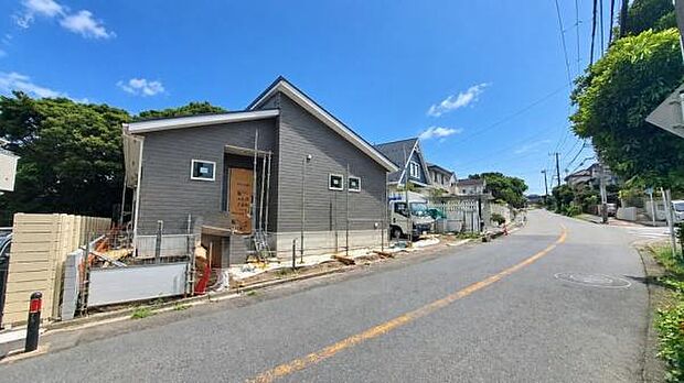 《外観》 家族みんなが落ち着ける場所。明るい空間で心も暖か、朝から爽やかな気分。寝る時も包みこまれるようにふんわりと。家にいることが心と体に優しい暖かな暮らし。