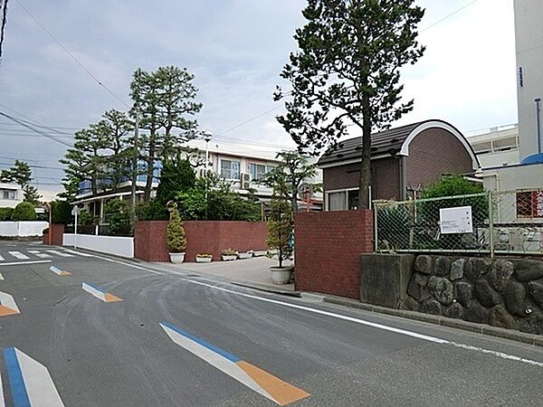 のぞみ幼稚園まで613m、英語教育、パソコンによる数、形、言葉の教育、造形、音楽などの芸術教育、室内温水プールで水泳の基礎を身に付けます。