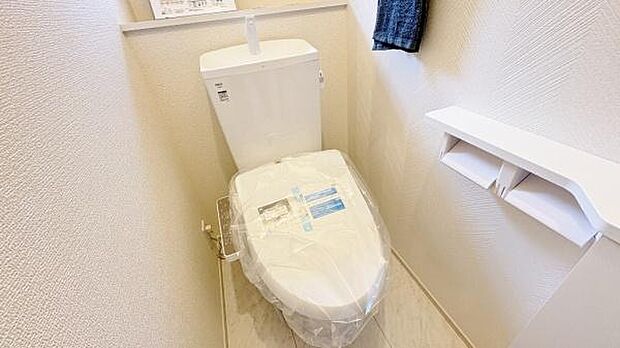 《トイレ》 清潔感のある落ち着いたトイレ。