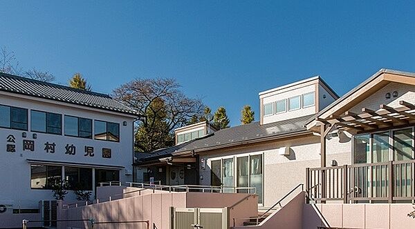 岡村幼児園まで1711m、岡村天満宮の境内の中にある緑豊かな広い園庭で、園児たちは毎日元気に遊びます。