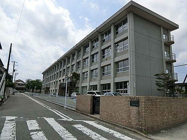横須賀市立鷹取中学校まで1518m