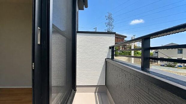 《バルコニー》 ■「青い空」と「白い雲」、「気分が晴れる場所」がここにあります。