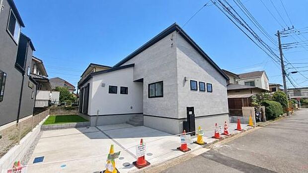 《前面道路》 ■「空」×「光」×「風」。開放感を具現化したような現地は、まさに「永住の地」としての選択肢です。