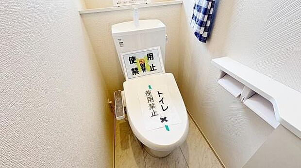 《トイレ》 清潔感のある落ち着いたトイレ。