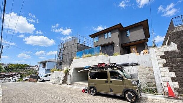 《前面道路》 「空」×「光」×「風」。開放感を具現化したような現地は、まさに「永住の地」としての選択肢です。