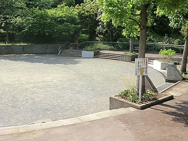 境木町公園まで718m、豊かな自然が残る公園